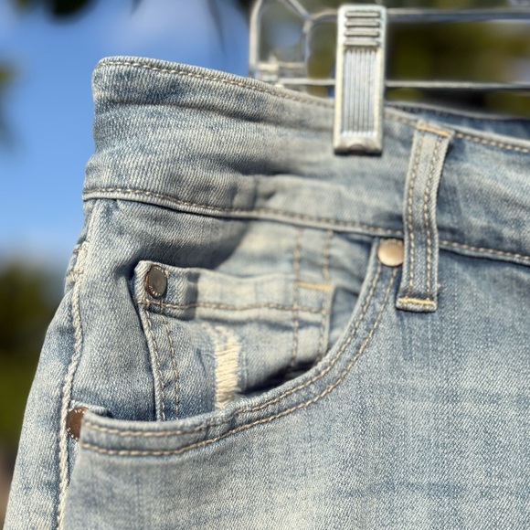 Torrid Women’s Light Wash Distressed  Boyfriend Jeans - Picture 2 of 11